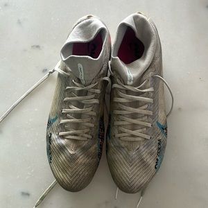 Vapor 15 Nike soccer cleat.